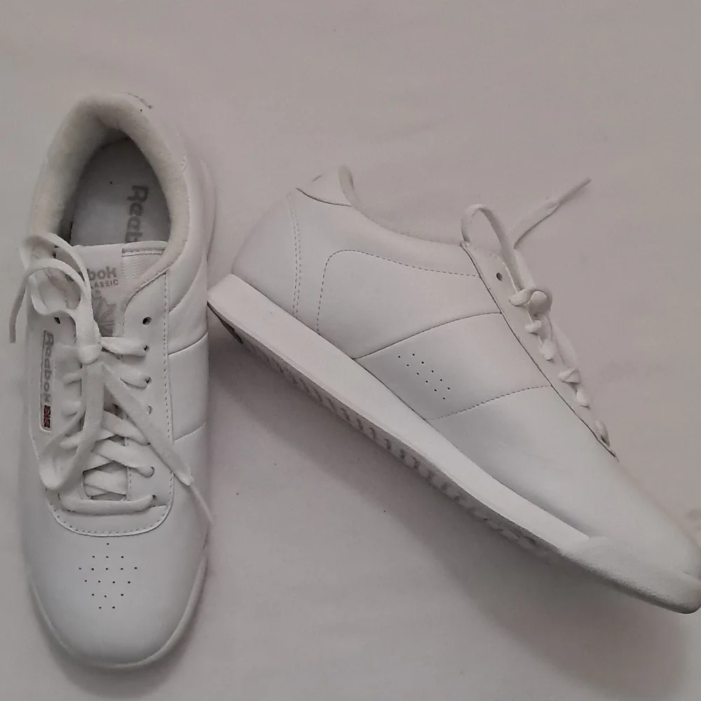 Reebok Men's Size 10 Leather Classic Sneaker
